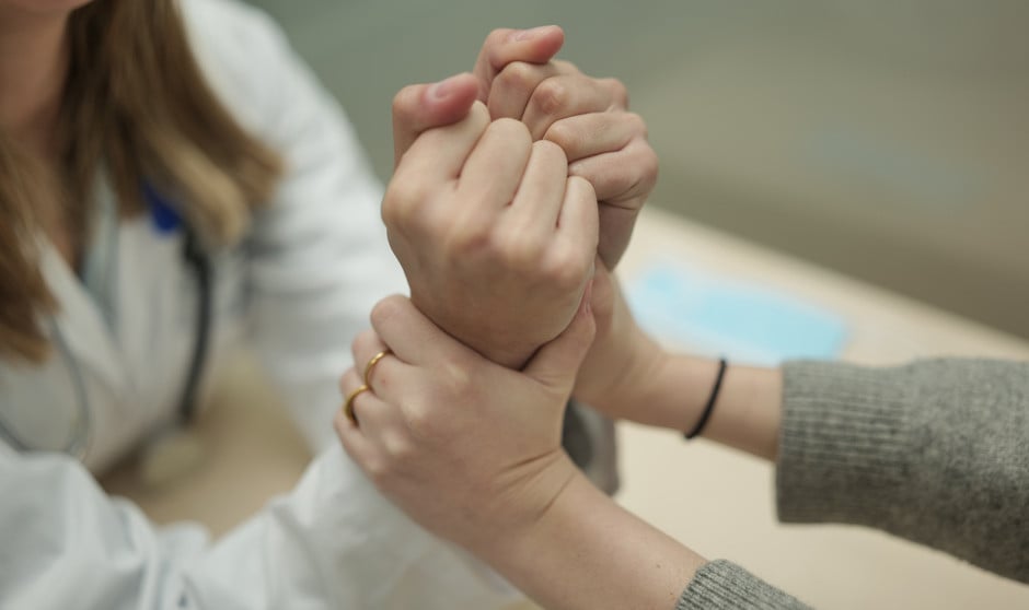 Las agresiones a sanitarios son comunes, y los médicos de las mutuas, según ellos, las sufren casi a diario. 