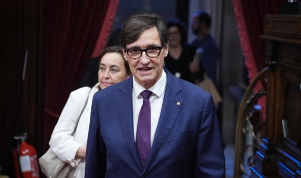 El presidente de la Generalitat de Cataluña, Salvador Illa, impulsa una ley de meritocracia en sanidad. 