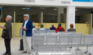 El plantón en consulta: menos pacientes con cita pero más médicos ausentes 