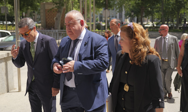 Los consejeros del Partido Popular a su entrada al último Consejo Interterritorial del SNS. 