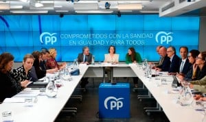 La cúpula sanitaria del PP plantea modificar el sistema de elección MIR y 'acelerar' Urgencias