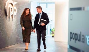  Ester Muñoz y Alberto Núñez Feijóo, del PP, que estudia cómo abordar la crisis del examen MIR. 