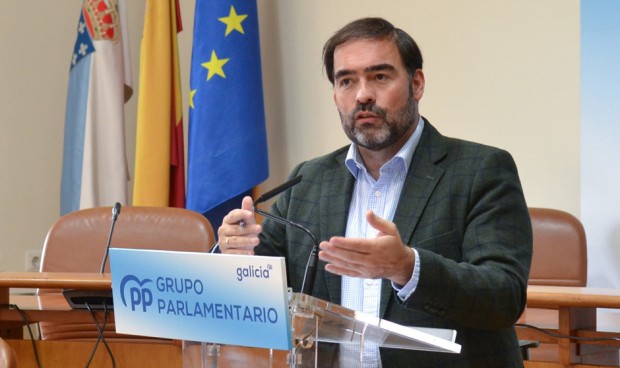  Alberto Pazos, diputado del PP en el Parlamento gallego, defiende el rechazo a una ILP de refuerzo de AP.