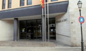 El 'precio' de ejercer como falso médico en España: 75 días de cárcel
