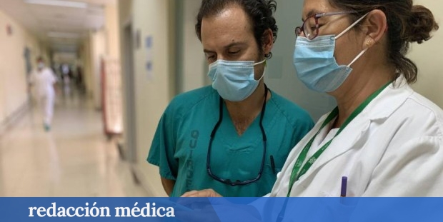 Primer sueldo de un médico en España: más de 2.000 euros