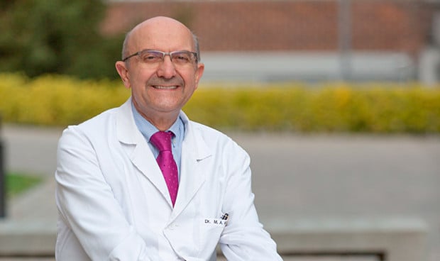 Miguel Ángel Martínez-González, catedrático que enseña Medicina sin pantallas