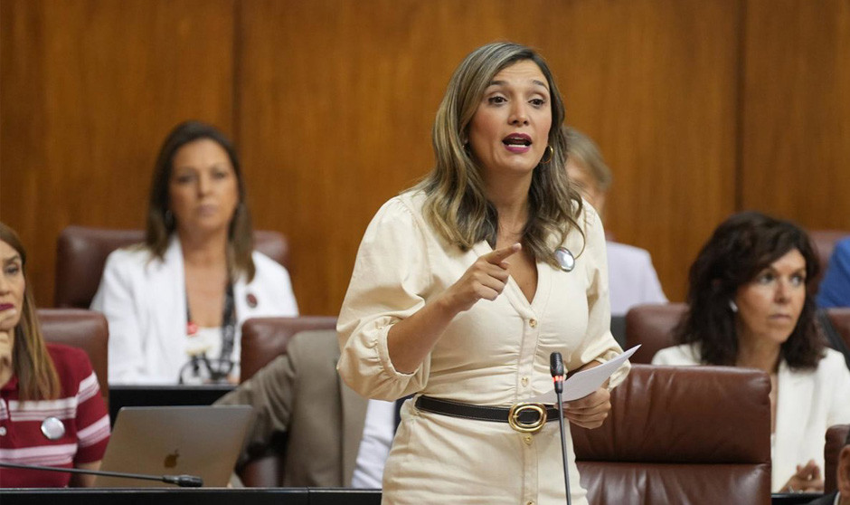 María Márquez, portavoz del Partido Socialista en el Parlamento de Andalucía, impulsa a la enfermera escolar. 