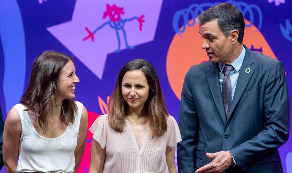 Irene Montero, Ione Belarra y Pedro Sánchez: Podemos y PSOE ante la reforma del aborto