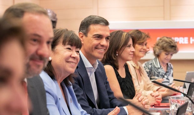 El PSOE ofrece 5 pactos sanitarios a Podemos para un Gobierno monocolor
