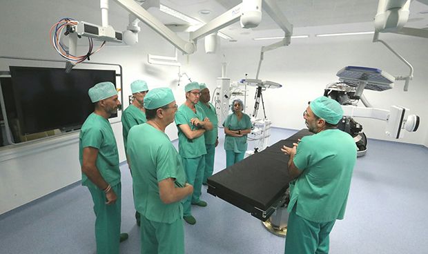 El quirófano del Hospital Álvaro Cunqueiro es el "más avanzado de España"