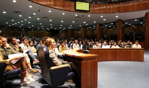 El rechazo de Sanidad a la elección presencial "lo sufrirán los hospitales"