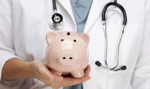 El salario de un médico español, 5 veces inferior al de uno de EEUU