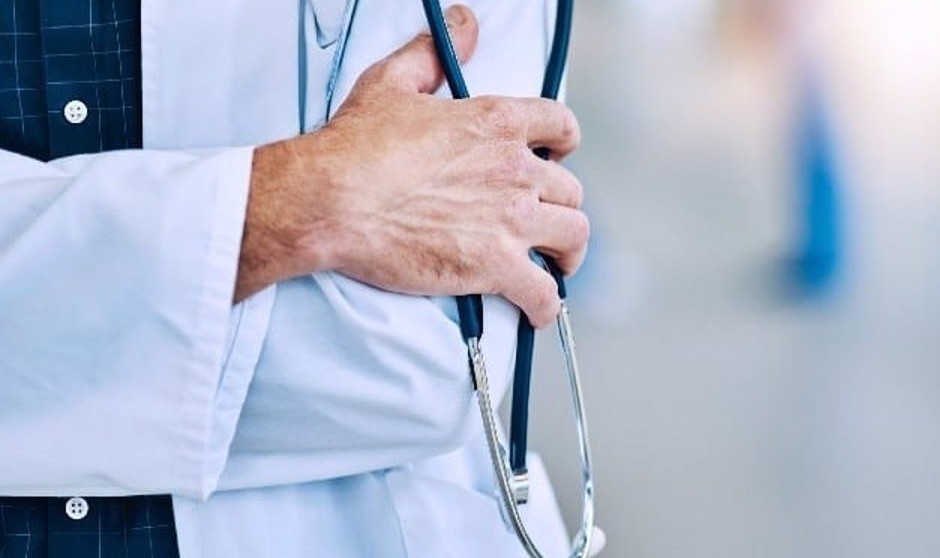 El salto de lo asistencial a la dirección hospitalaria se paga a 30.000€