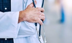 El salto de lo asistencial a la dirección hospitalaria se paga a 30.000€