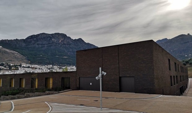 Exterior del Hospital de Cazorla, que abrirá de manera íntegra en marzo de 2023, tras tres años de su apertura. 