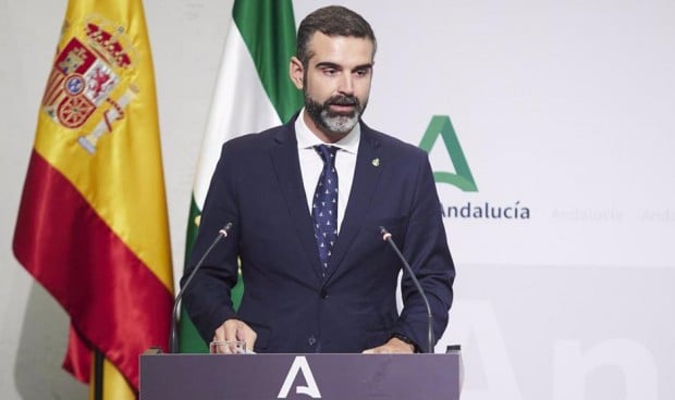 El portavoz del Gobierno andaluz, Ramón Fernández Pacheco, entierra los contratos de emergencia en sanidad "por transparencia".