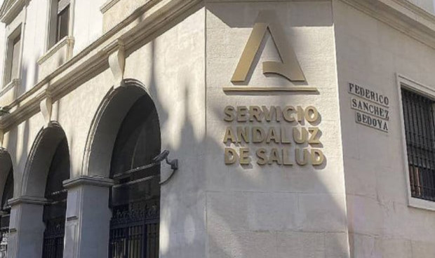 El SAS publica el listado definitivo de las personas que han sido admitidas o excluidas para TCAE y pone el límite en 35 puntos