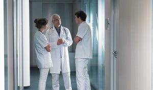 Contratación de médicos sin especialidad