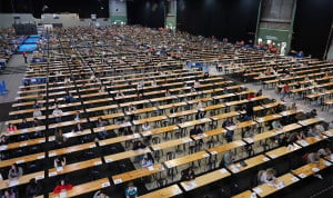 El Sergas admite a 4.065 médicos y enfermeras en sus listas temporales