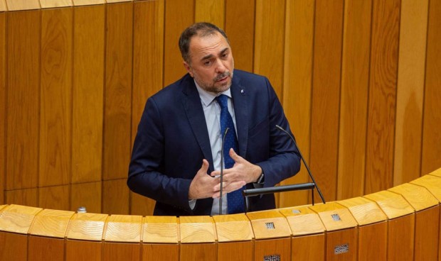 Julio García Comesaña, consejero de Sanidad gallego, refuerza el papel docente en su primer decreto de ordenación MIR.