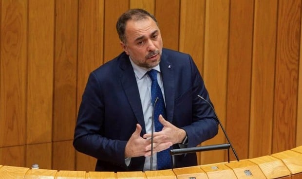  El consejero de Sanidad de Galicia, Julio García Comesaña, suaviza penalizaciones por llamamientos de vacantes no atendidos.