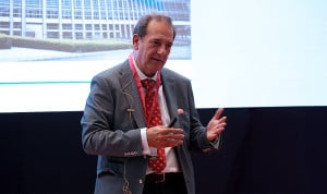 José Nieves, director de la Agencia de Contratación Sanitaria de la Comunidad de Madrid, que coordina esta compra para heridas crónicas