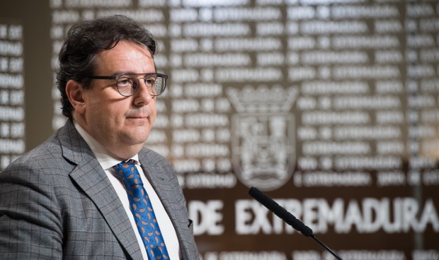 José María Vergeles, consejero de Sanidad de Extremadura,  reordena su Primaria para una mejor coordinación con los hospitales.