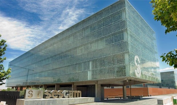 El Sescam publica las notas de la OPE de 565 plazas fijas para TCAE