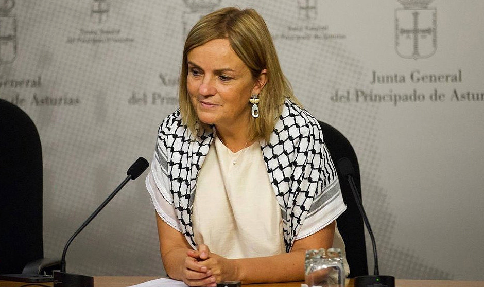 La diputada de Somos Asturies, Covadonga Tomé, en rueda de prensa.