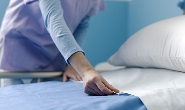 El sueldo de TCAE y técnicos superiores subirá casi 200 euros en una CCAA