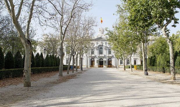 El Supremo suspende la cesión de la homologación médica al País Vasco