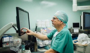 El Teknon de Barcelona tiene el único robot de cirugía vertebral de España
