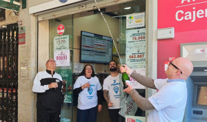 El Tercer Premio de la Lotería 'vacuna' de alegría al Hospital de San Juan