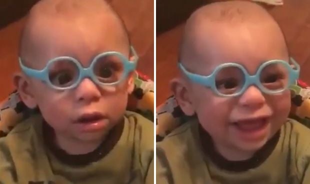 El tierno asombro de un bebé con miopía al ver bien por primera vez