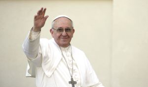 El tierno gesto del Papa Francisco con un niño con atrofia muscular espinal