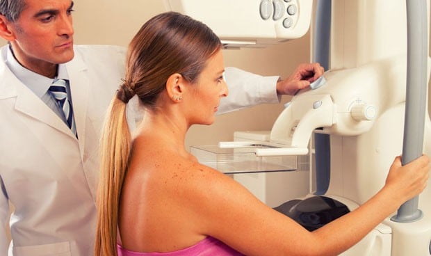El tope de edad en las mamografías, en entredicho
