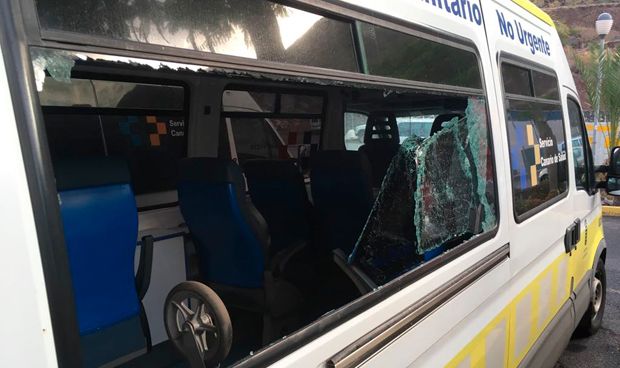 El transporte sanitario de Canarias, inutilizado tras ataques vandálicos