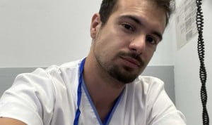 El triple técnico sanitario que estudia Enfermería: "Estoy exhausto"