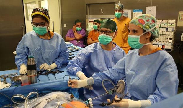 El Vall d’Hebrón, pionero en una cirugía pediátrica mínimamente invasiva