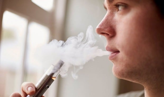 El cigarrillo electrónico desechable ha provocado un aumento de fumadores jóvenes en los últimos años.