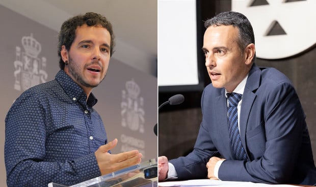 Los profesionales Pedro Gullón y Carlos Díaz firman el acuerdo para acabar con el mosquito Aedes aegypti