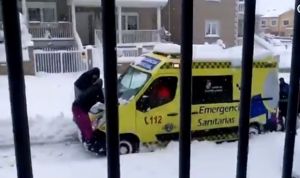 El vídeo de esta ambulancia te hará recuperar la fe en el ser humano