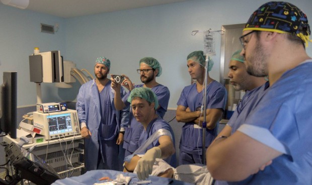 El Hospital Virgen del Rocío (Sevilla) ha organizado un curso con el que ha pretendido reunir a especialistas para profundizar en esta técnica.