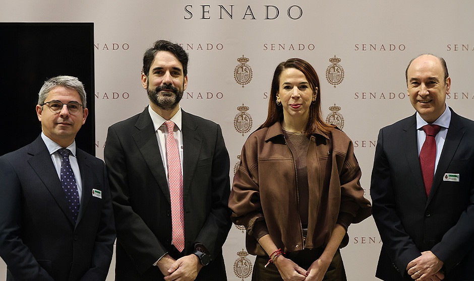 La primera exposición fotográfica sobre esta afección dermatológica llega al Senado para darle voz social, emocional y clínica