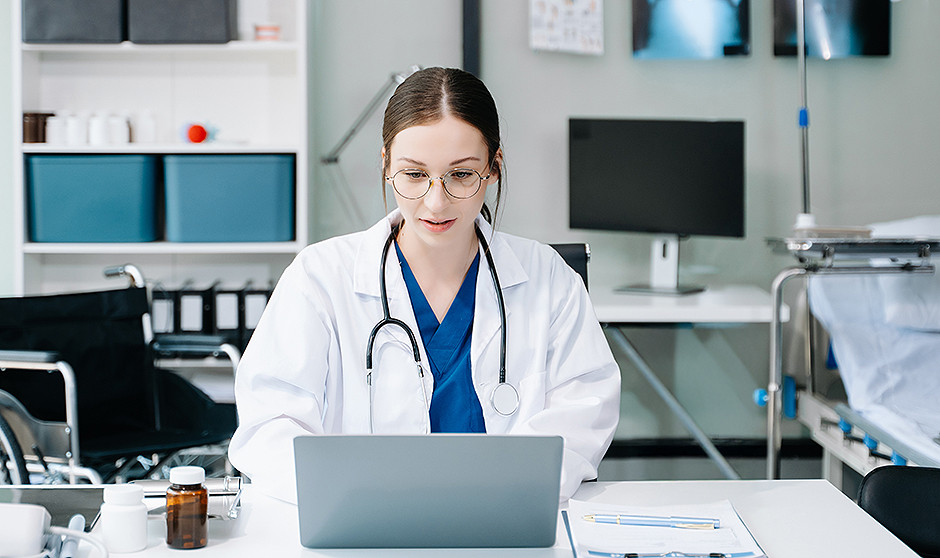 Los MIR 2025 preguntan a Grok, la IA de X, qué especialidad deben elegir