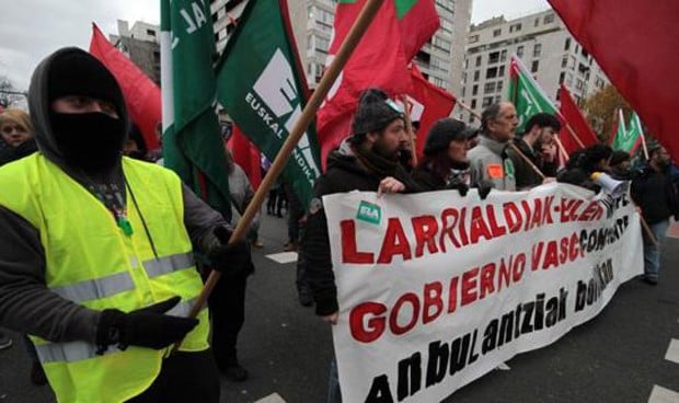 Empleados de ambulancias de Bilbao se manifiestan por los abusos de Eulen
