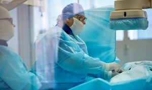 Un estudio analiza la asociación entre el volumen de cirujanos y los resultados de los pacientes después de la cirugía electiva de reemplazo de hombro.