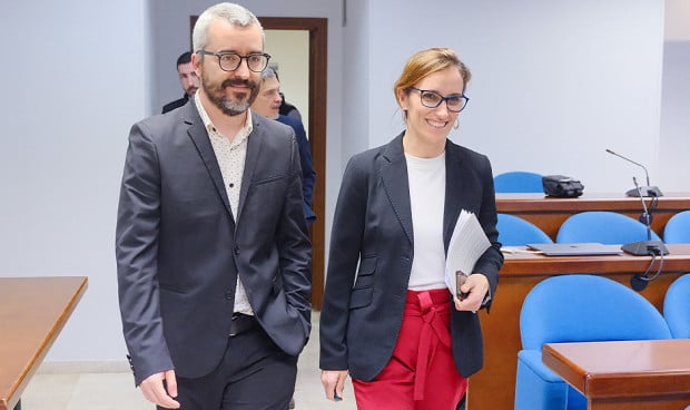 La ministra de Sanidad, Mónica García, y el secretario de Estado, Javier Padilla, impulsan la nueva Ley del Medicamento