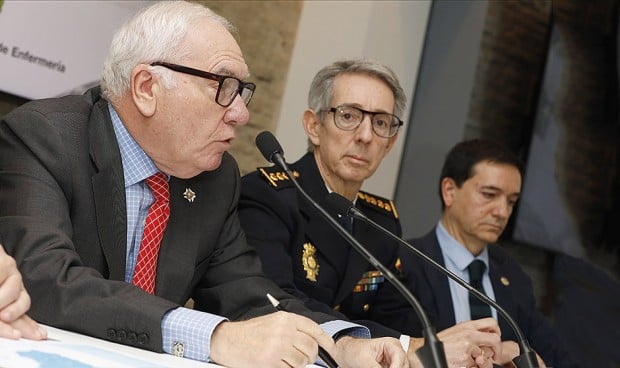 Florentino Pérez Raya, Manuel Yanguas y Diego Ayuso durante la presentación del plan integral contra las agresiones a enfermeras. 