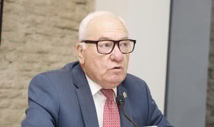 Más docentes e inversión universitaria para reforzar el grado en Enfermería